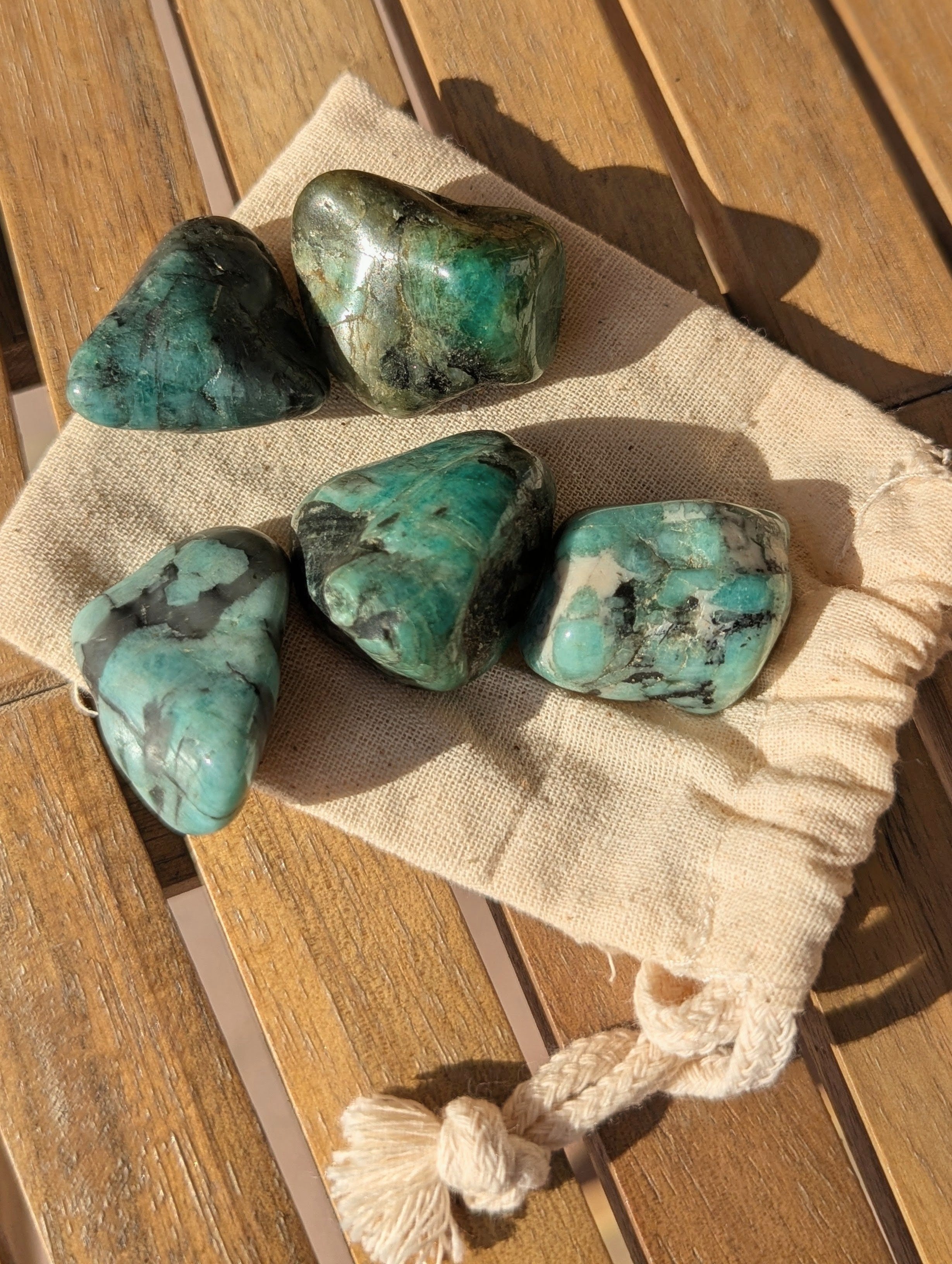 Emerald Tumbled Stones 1-1.50 Inch - AA Grade